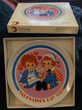 Schmid Raggedy Ann Valentine’s Day Collector Plate - Pink